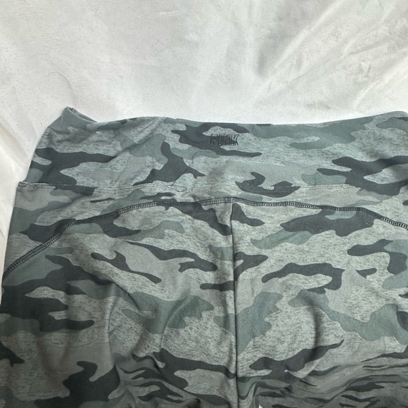 PINK Victoria’s Secret camo print leggings size XL - Picture 7 of 13